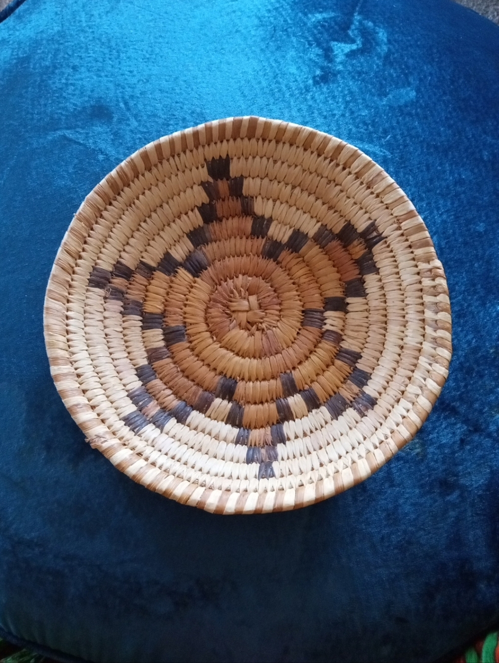 GORGEOUS 1940s Papago (Tohono O'odham) Native American 8" coiled basket